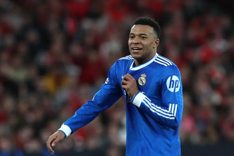Kylian Mbappé durante el partido de ida ante Benfica en los Playoffs de la Champions League | AP