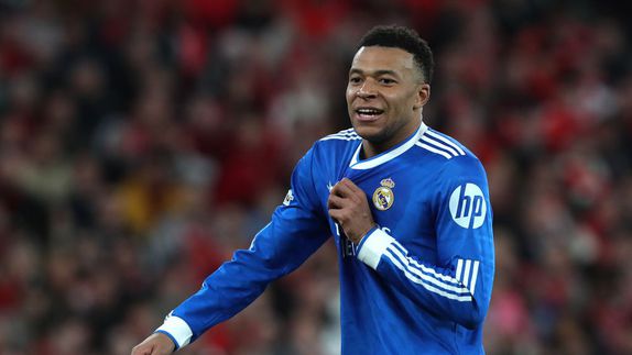 Kylian Mbappé durante el partido de ida ante Benfica en los Playoffs de la Champions League | AP