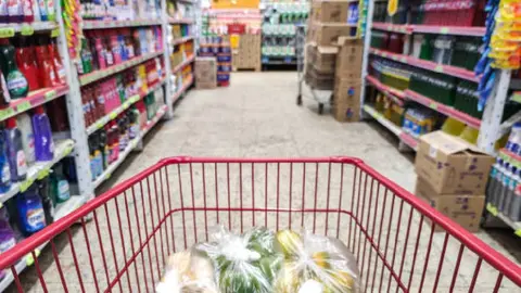 Hay muchos testimonios de que en los supermercados suceden cosas paranormales durante la madrugada/Pixabay