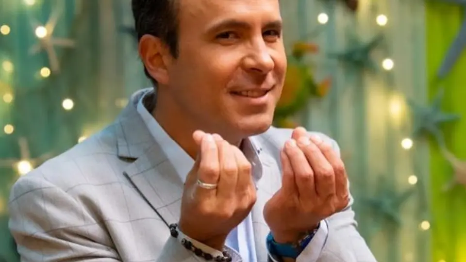 Ulises de la Torre reaparece lejos de la televisión, ahora atendiendo su propia taquería en la CDMX. / IG @udelatorre_b