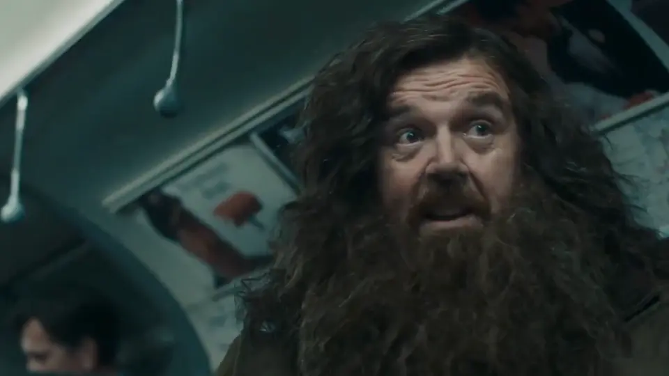 En las imagenes también aparece Nick Frost como Rubeus Hagrid. / HBO MAX