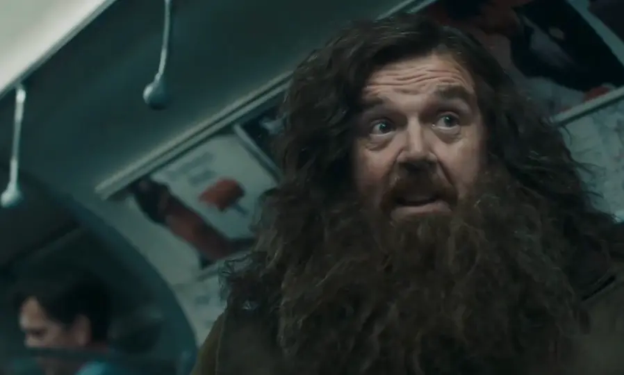 En las imagenes también aparece Nick Frost como Rubeus Hagrid. / HBO MAX