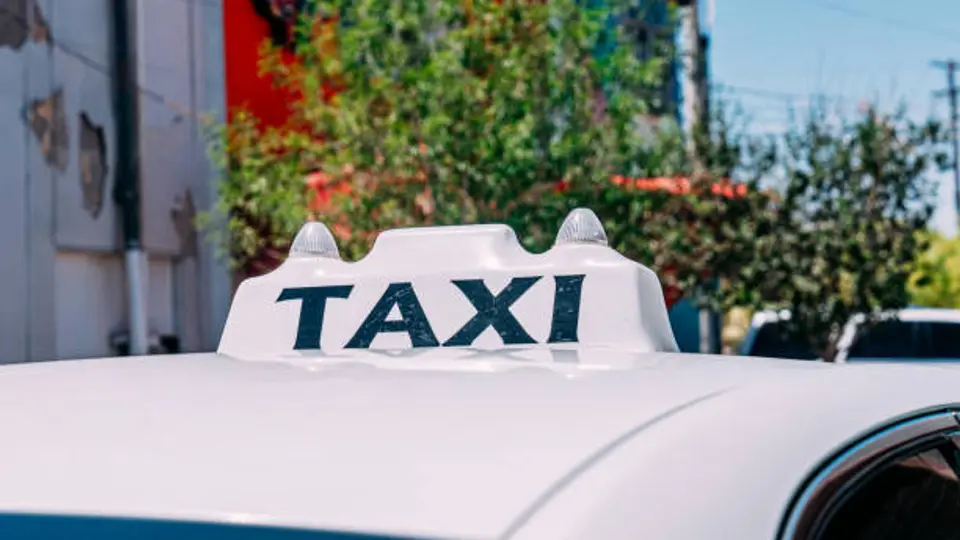 La plataforma permitirá solicitar taxis tradicionales directamente desde su aplicación. / iStock