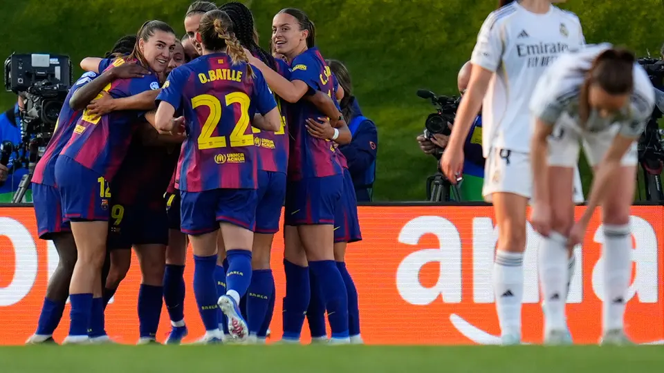 Jugadores de Barcelona en celebración contra Real Madrid en la Champions League | AP