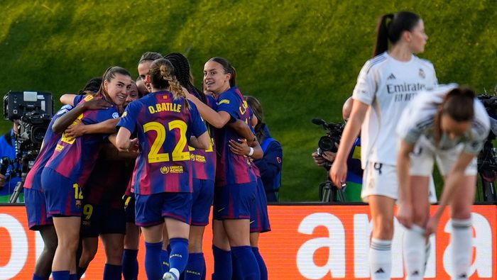 Jugadores de Barcelona en celebración contra Real Madrid en la Champions League | AP