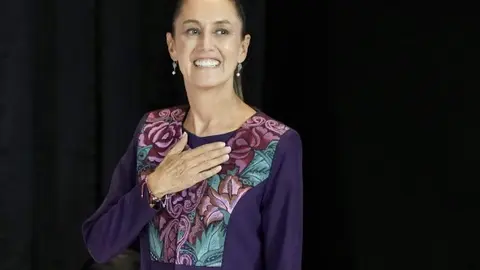 La presidenta de México supera a Nayib Bukele y Luis Abinader en la medición de marzo de 2026./ AP