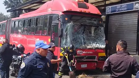 Metrobús CDMX: Choque entre dos unidades de Línea 5 deja 15 lesionados