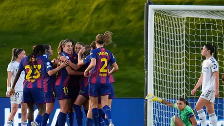 Barcelona golea a Real Madrid y tiene un pie en Semifinales de la Champions League