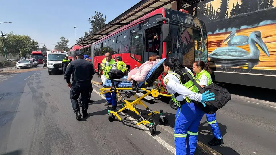 El saldo de este accidente del Metrobús es de 15 lesionados/X: @NoticiasImagen