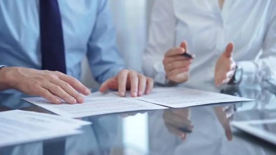 Autoridades buscan reforzar la protección del derecho al trabajo digno con nuevas medidas. / iStock