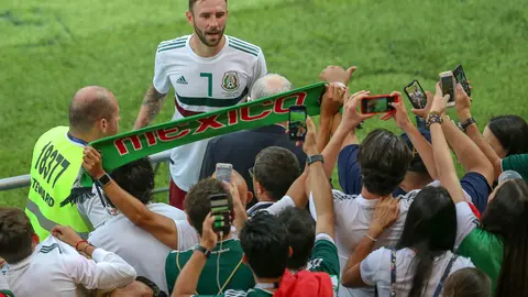 Miguel Layún saluda a la afición mexicana en la Copa Mundial de Rusia 2018 | MEXSPORT