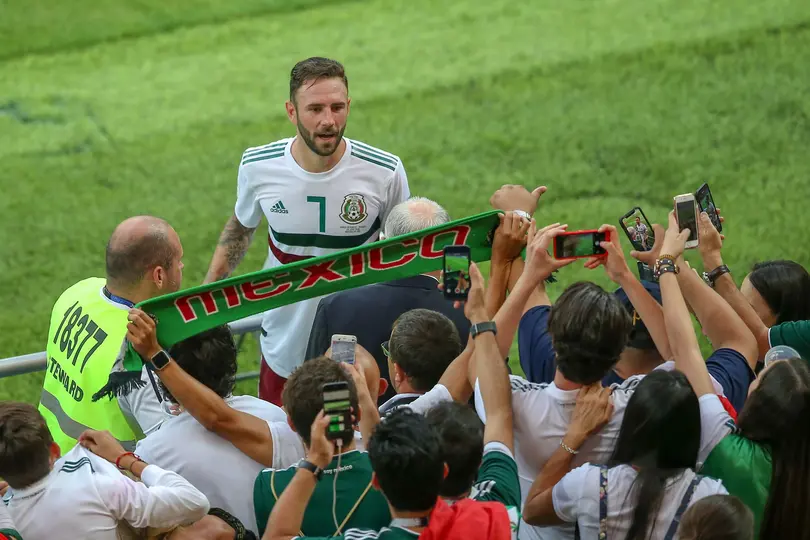 Miguel Layún saluda a la afición mexicana en la Copa Mundial de Rusia 2018 | MEXSPORT