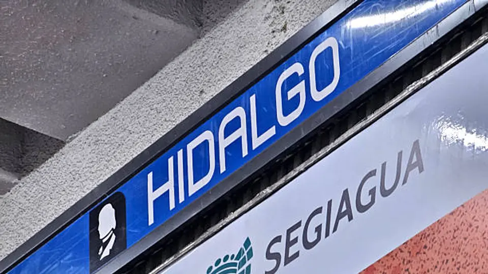 Metro CDMX retira letreros en Línea 2: usuarios se confunden en Hidalgo y Bellas Artes