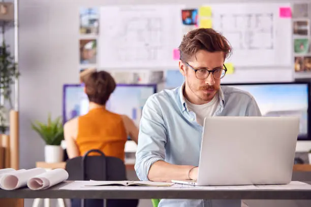 El acceso al empleo debe basarse en habilidades, no en antecedentes de conflictos laborales. / iStock