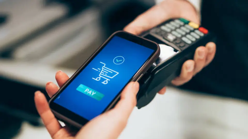 Comercios podrán recibir pagos con tarjetas y dispositivos sin necesidad de terminal bancaria. / iStock