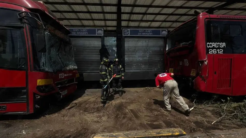 El accidente extraoficialmente se dice que sucedió por una falla en los frenos de una unidad/X: @OMGNotiMorelos