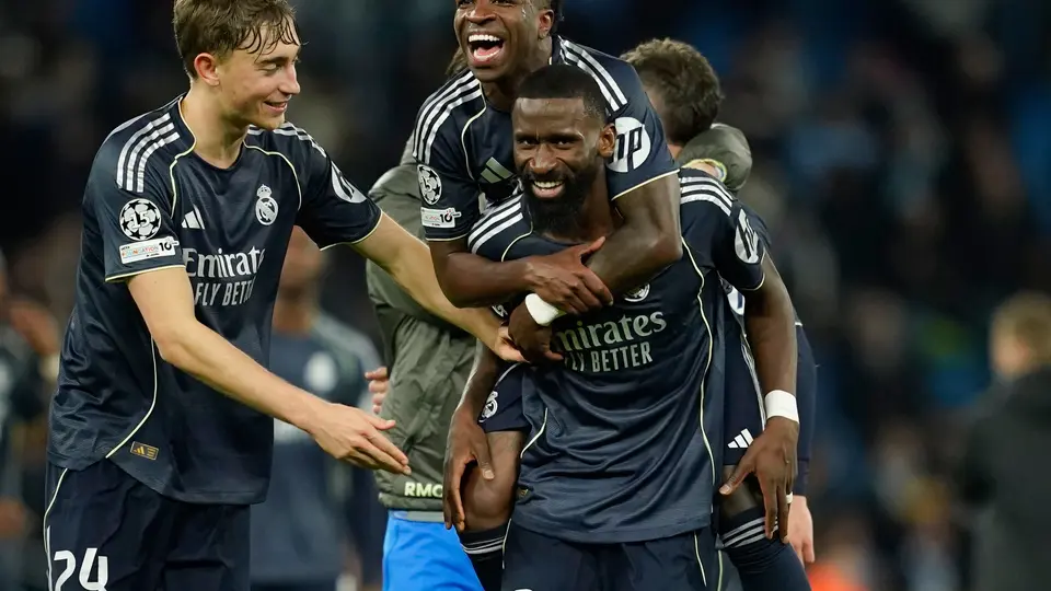 Vinicius celebra con Antonio Rüdiger en la Champions League | AP
