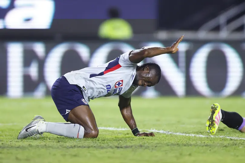 Christian Ebere causa baja de Cruz Azul por tema migratorio | MEXSPORT