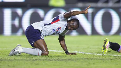 Christian Ebere causa baja de Cruz Azul por tema migratorio | MEXSPORT