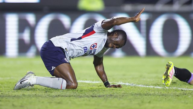 Christian Ebere causa baja de Cruz Azul por tema migratorio | MEXSPORT