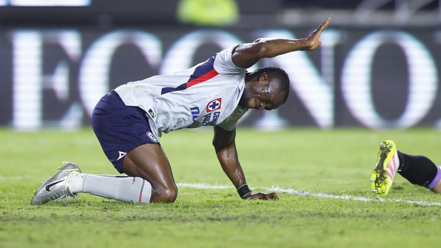 Christian Ebere causa baja de Cruz Azul por tema migratorio | MEXSPORT