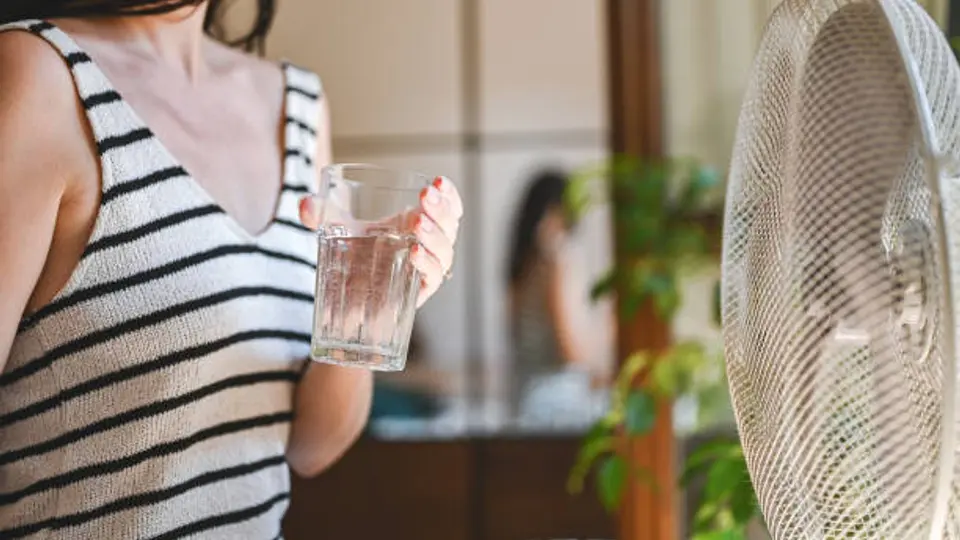 Las altas temperaturas incrementan el uso de ventiladores y aire acondicionado en negocios. / iStock