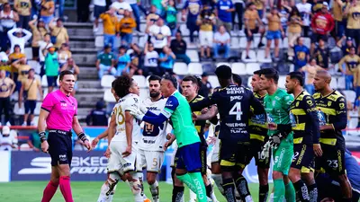 Insólita expulsión: Brian García se va tras una patada en la zona baja a Rodrigo López