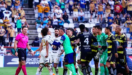 Insólita expulsión: Brian García se va tras una patada en la zona baja a Rodrigo López