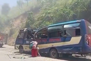 Explosión en Colombia: bomba deja muertos y heridos en plena carretera