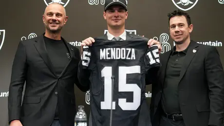 "No importa si eres latino": Andre Johnson lanza poderoso mensaje y se rinde ante la historia de Fernando Mendoza