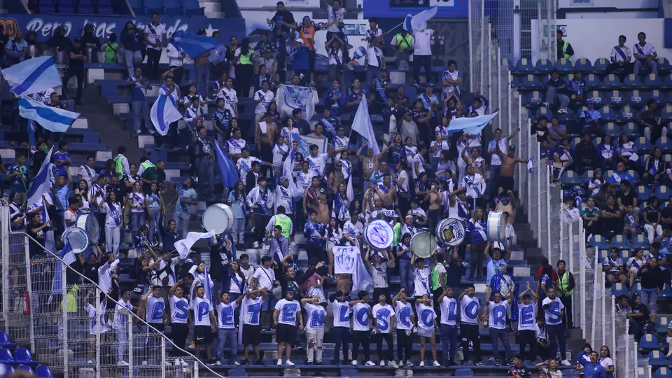 Afición de Puebla en protesta en el Estadio Cuauhtémoc I IMAGO7