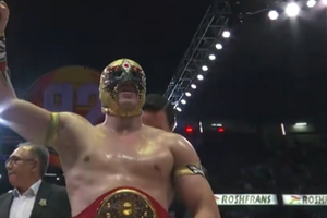 ¡Nuevo reinante! Máscara Dorada se convierte en nuevo Campeón Universal en aniversario 70 de la Arena México