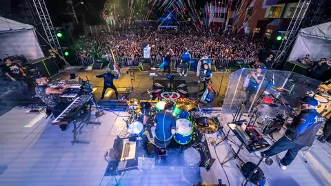 Panteón Rococó en su presentación en Neza. / @rococopix