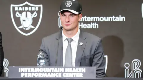 Fernando Mendoza, mariscal de campo de Raiders | AP