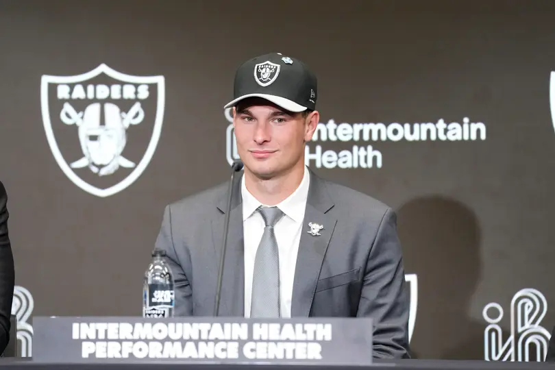 Fernando Mendoza, mariscal de campo de Raiders | AP