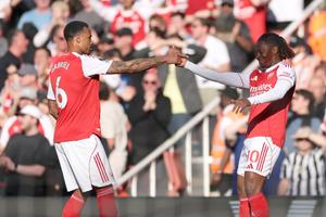 ¡Líderes otra vez! Arsenal vence por la mínima al Newcastle y recupera el liderato de la Premier League