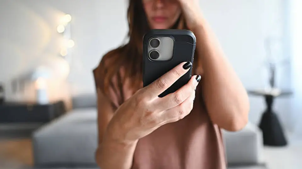 Las falsas vacantes prometen sueldos altos y contratación inmediata para engañar a usuarios. / iStock