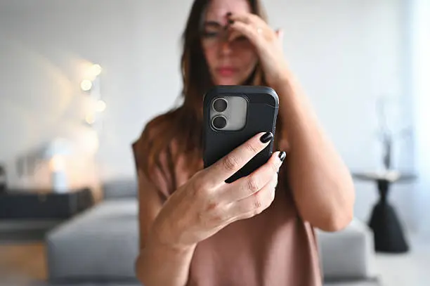 Las falsas vacantes prometen sueldos altos y contratación inmediata para engañar a usuarios. / iStock