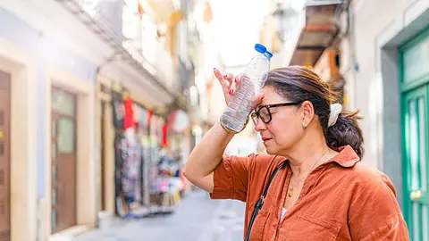 Trabajadores al aire libre son los más vulnerables ante golpes de calor y deshidratación. / iStock