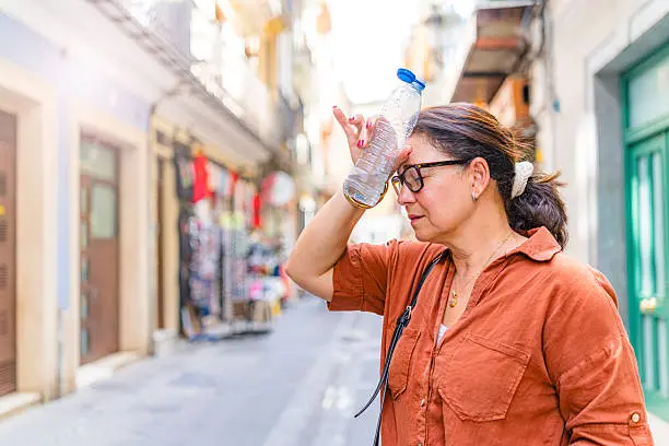 Trabajadores al aire libre son los más vulnerables ante golpes de calor y deshidratación. / iStock