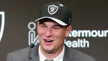 ¡La ruleta ya comenzó a girar! Fernando Mendoza llega a las instalaciones de los Raiders