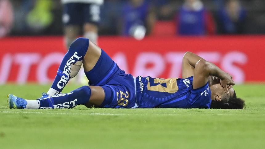 Carrasquilla lesionado en el  partido de Vuelta ante Cruz Azul | IMAGO7