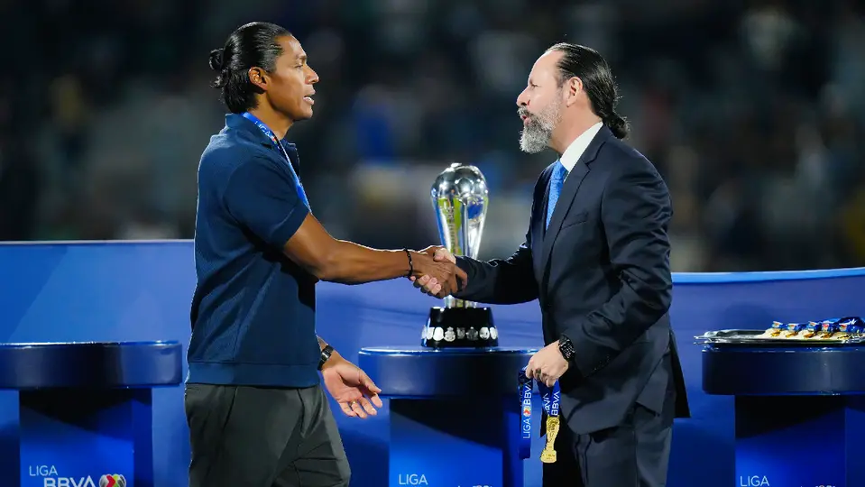 Joel Huiqui, entrenador de Cruz Azul | IMAGO7