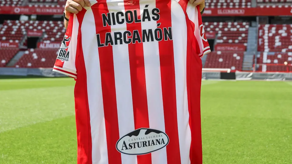 Nicolás Larcamón siendo anunciado como entrenador del Sporting de Gijón l x: RealSporting