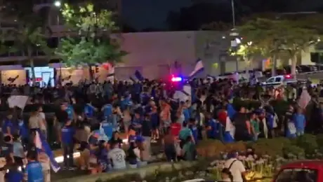 La Minerva se pinta de azul: aficionados de Cruz Azul desatan la fiesta en Guadalajara