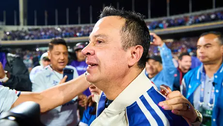 ¡Ingeniero imparable! Víctor Velázquez ya superó a Billy Álvarez en títulos de Cruz Azul