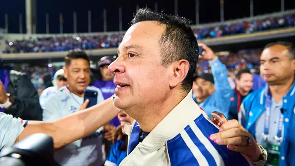 ¡Ingeniero imparable! Víctor Velázquez ya superó a Billy Álvarez en títulos de Cruz Azul