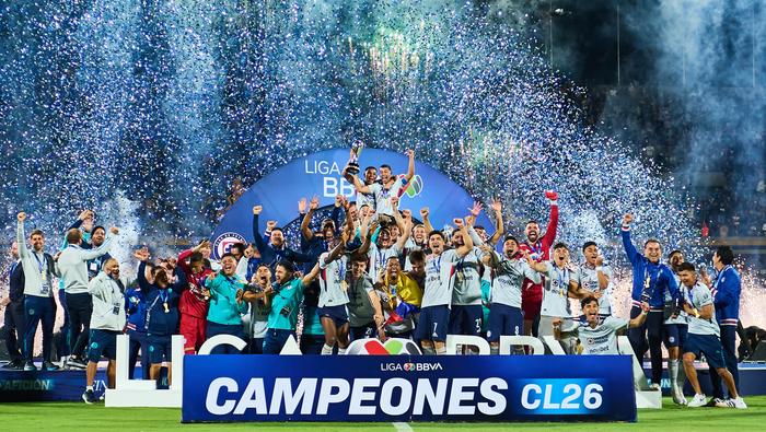 Jugadores de Cruz Azul en celebración tras la obtención del título del Clausura 2011 de la Liga MX | MEXSPORT