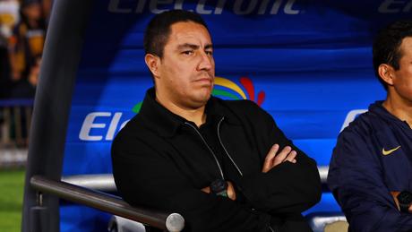 ¿Efraín Juárez se va o se queda? Siguen los 'jaloneos' en los Pumas