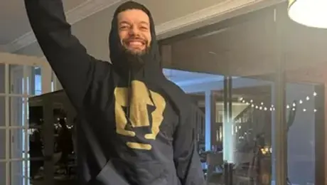 Finn Bálor se une a Pumas; lanzó el Goya antes de la Final contra Cruz Azul